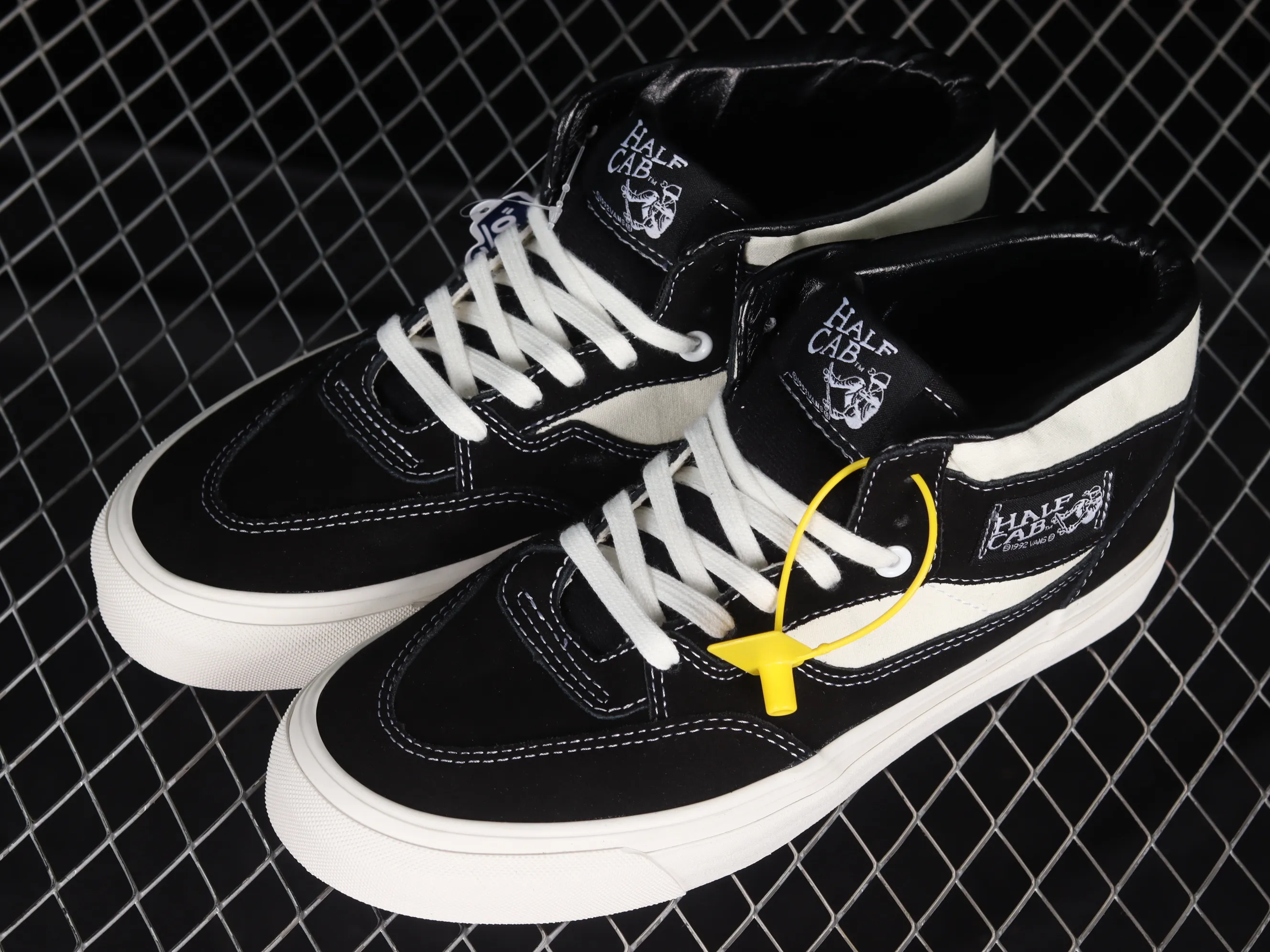 All categories Vans Vans series Vans Mid Vans Zhongbang Vans Half Cab Legend skater signature Zhongbang skateboard shoes VN0A3DP6N8K